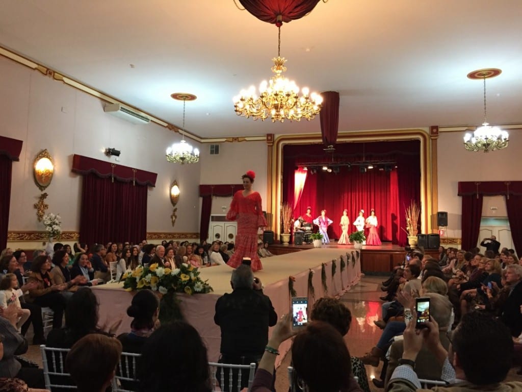 Desfile de moda flamenca