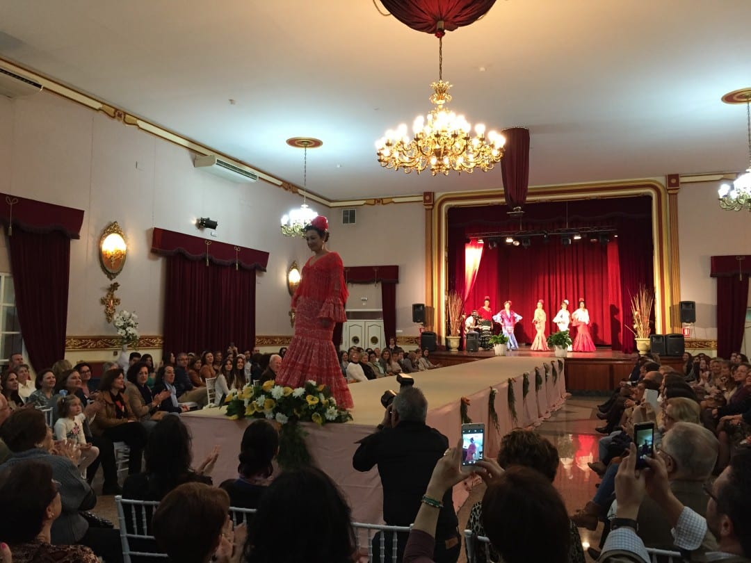Desfile de moda flamenca